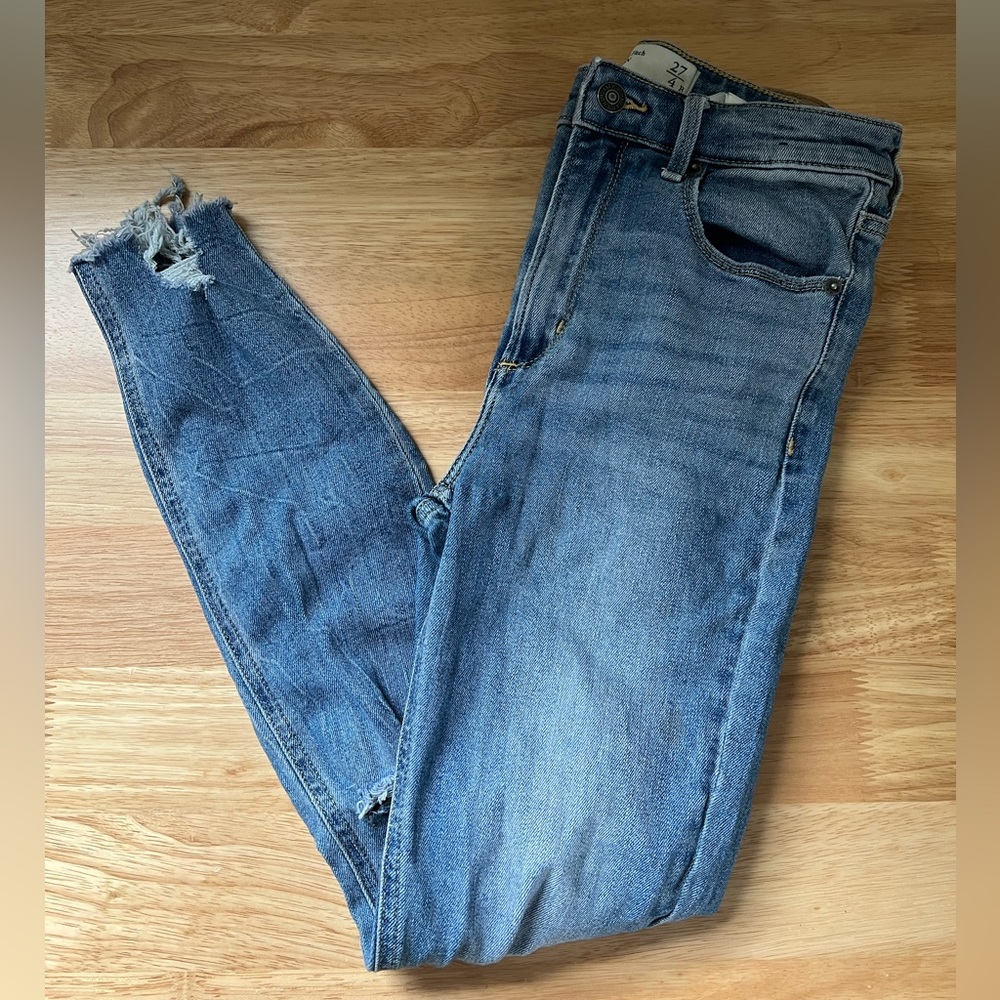Abercrombie & Fitch Ankle High Rise Jean Women’s Size 4 Medium Wash